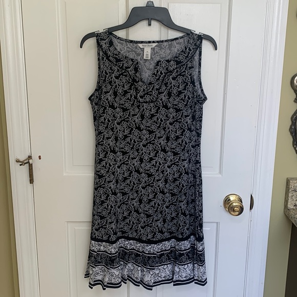 White House Black market black-and-white silky dress XS - Picture 1 of 3